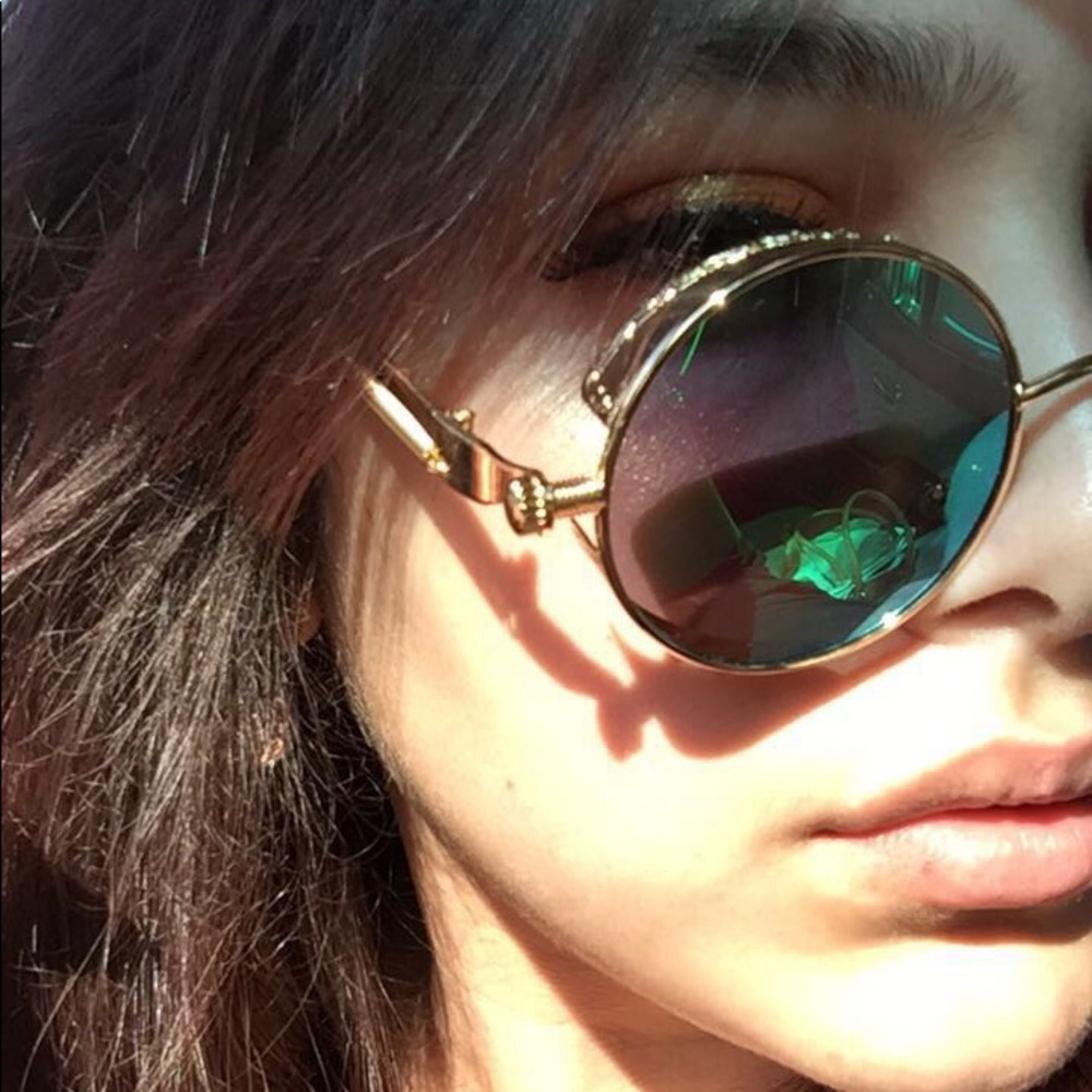 Meet your Posher, Rina
